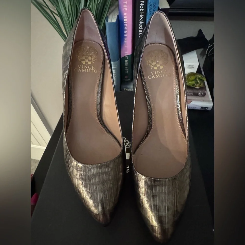 Brand New- Vince Camuto Women’s Snake Skin Platform Pump- Size 9.5